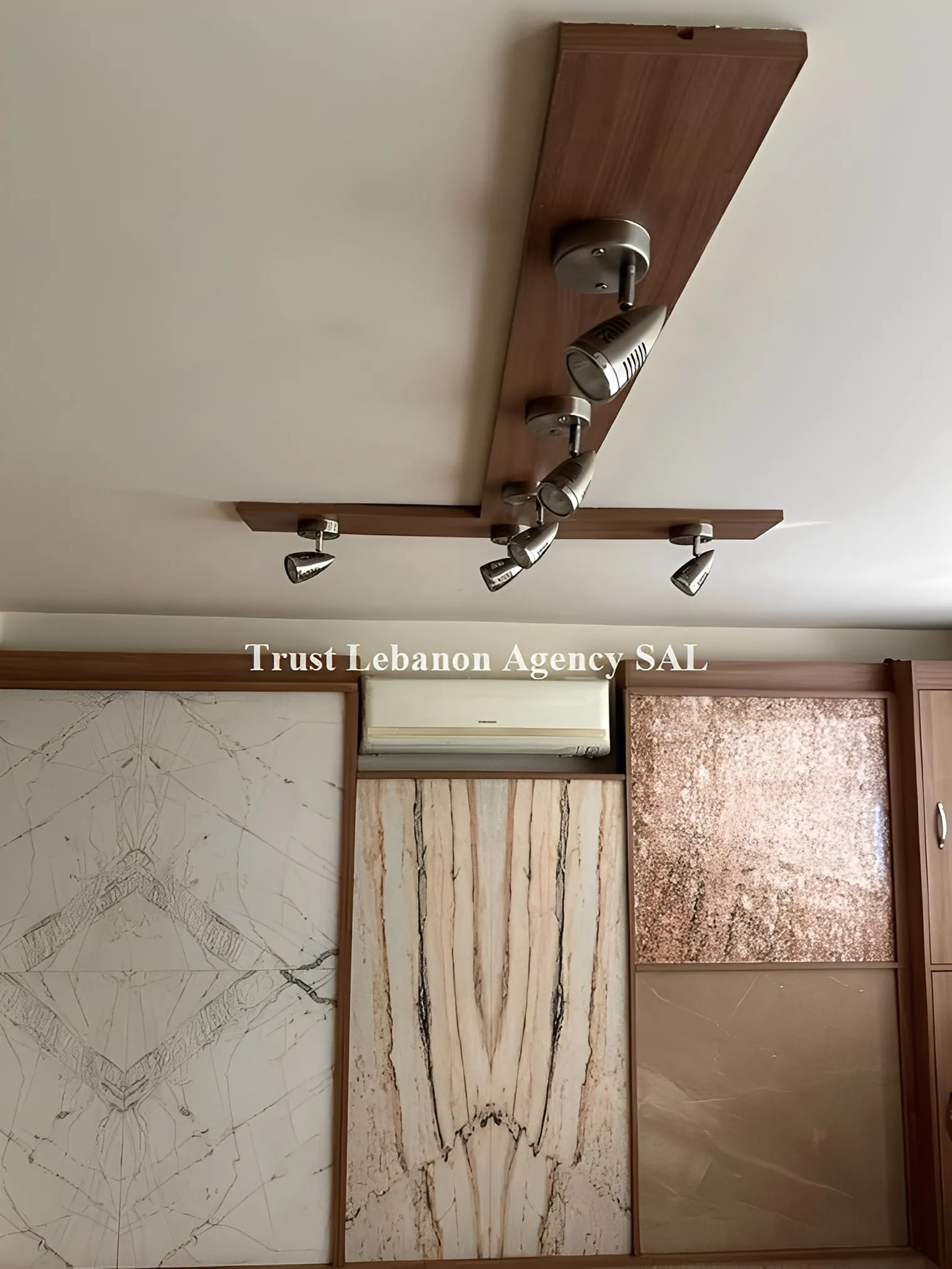 Shop For Rent in Beirut, Unesco