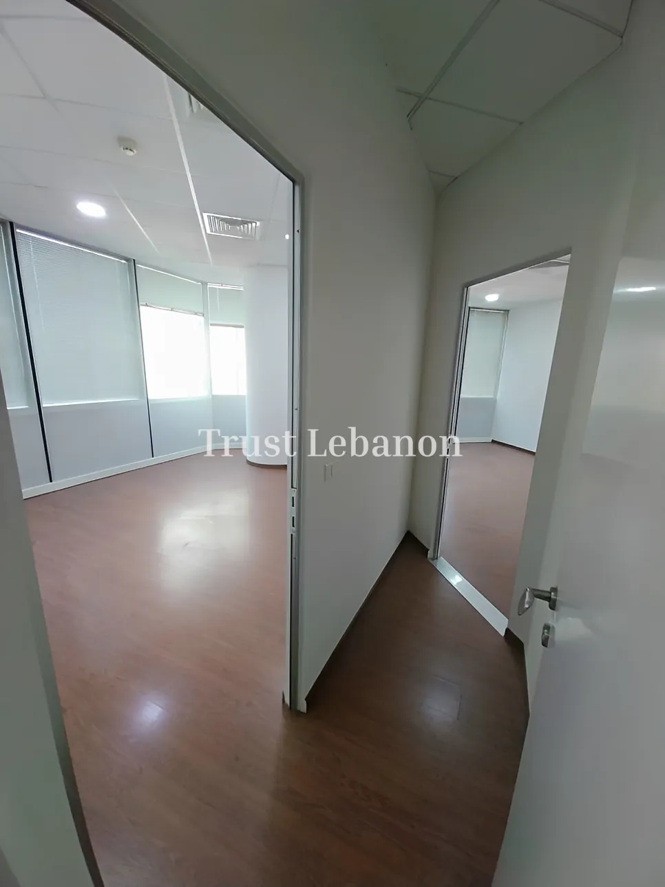 Office for rent in Horch Tabet
