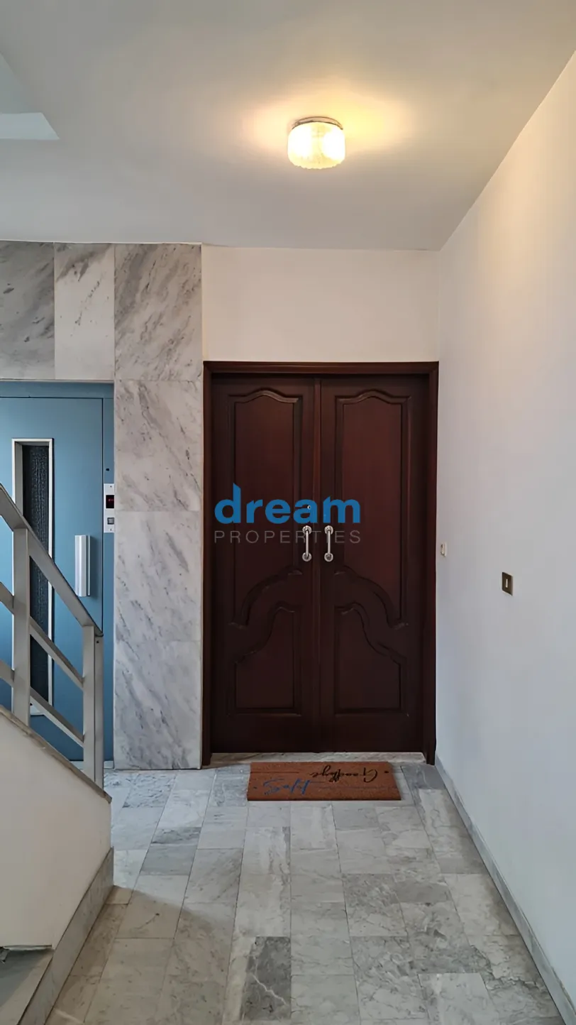 Apartment for rent in Achrafieh, Beirut, Lebanon - 3 bed, 4 bath