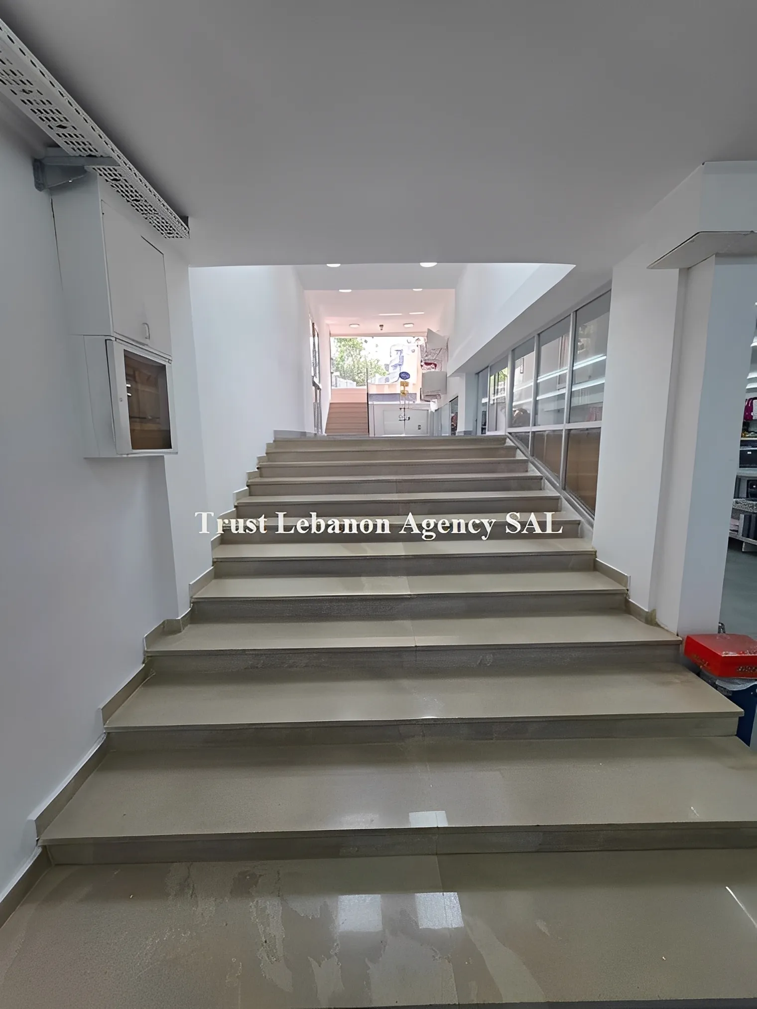 Shop for sale in Baabda, Hazmieh