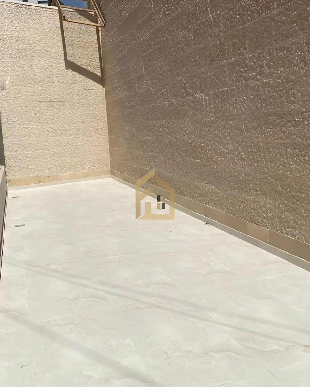 Apartment for sale in Ballouneh, Lebanon - 3 bed, 2 bath