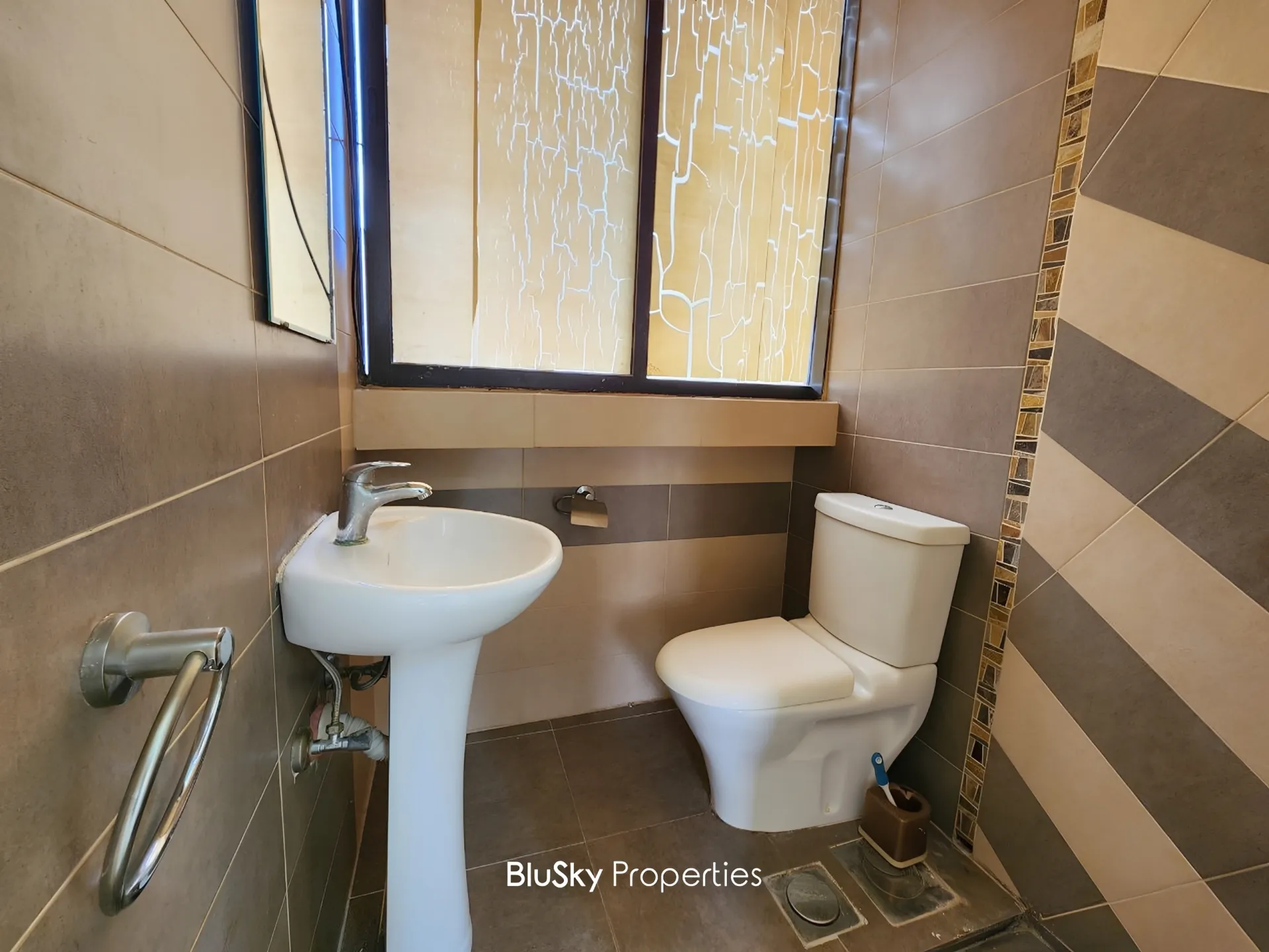 Office for rent in Dekwaneh, lebanon