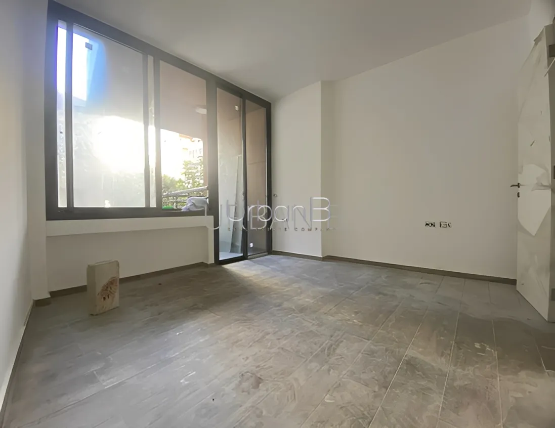 Apartment for Sale in Caree d'or, Achrafieh - 1 bed, 1 bath