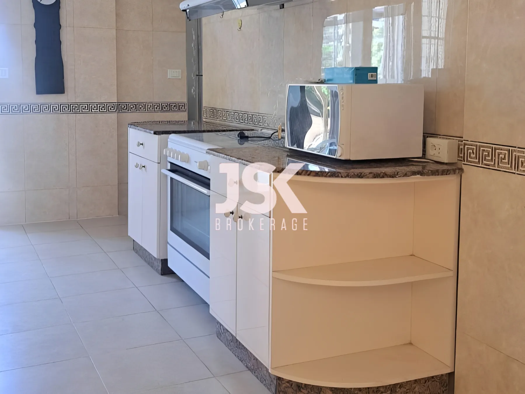 Apartment for Rent in Ramleh Al Bayda, Beirut, Lebanon