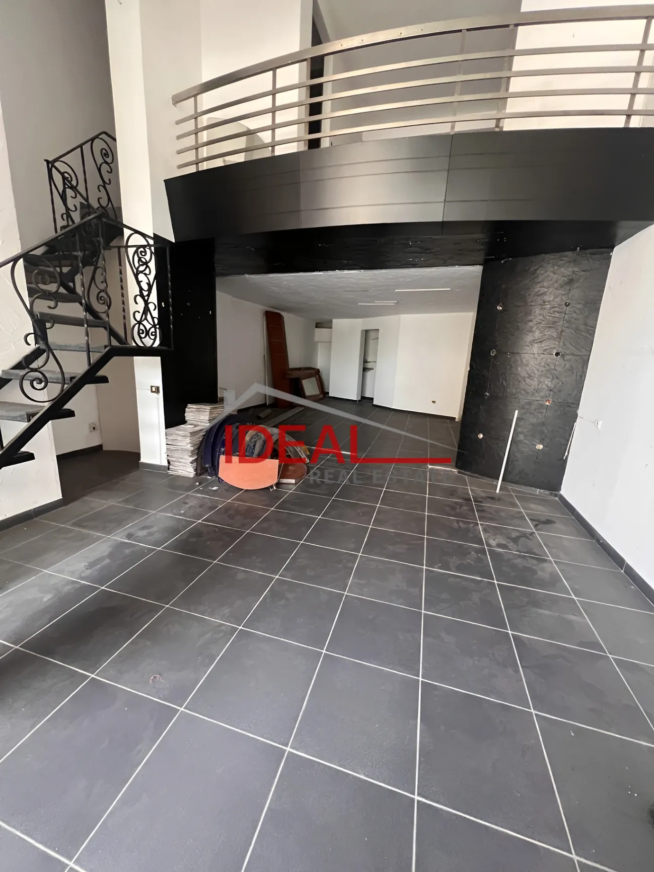 Shop for rent in Haret Sakher, Lebanon