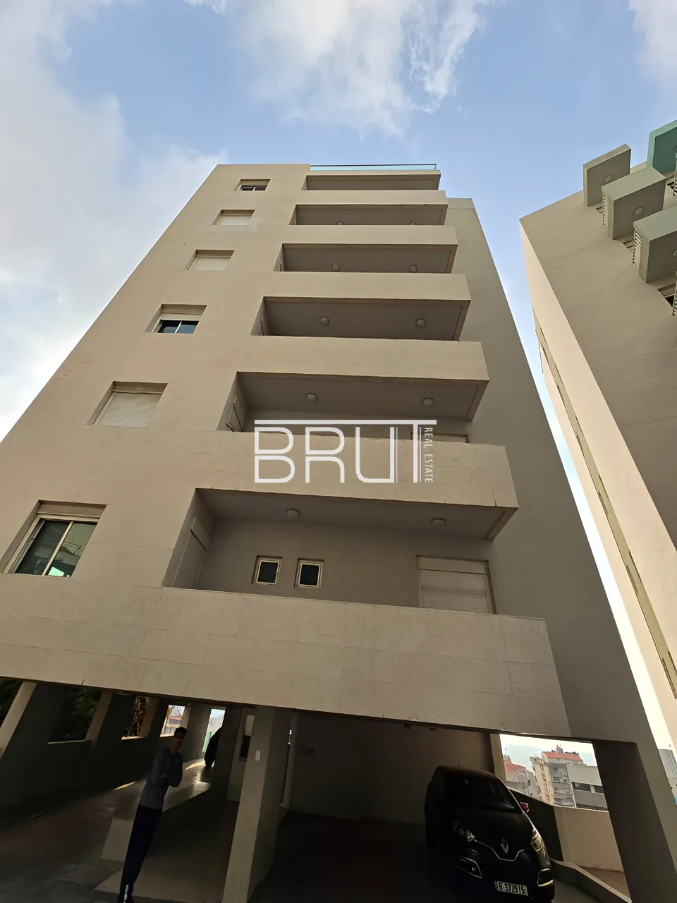 Apartment for Sale in Haret Sakher