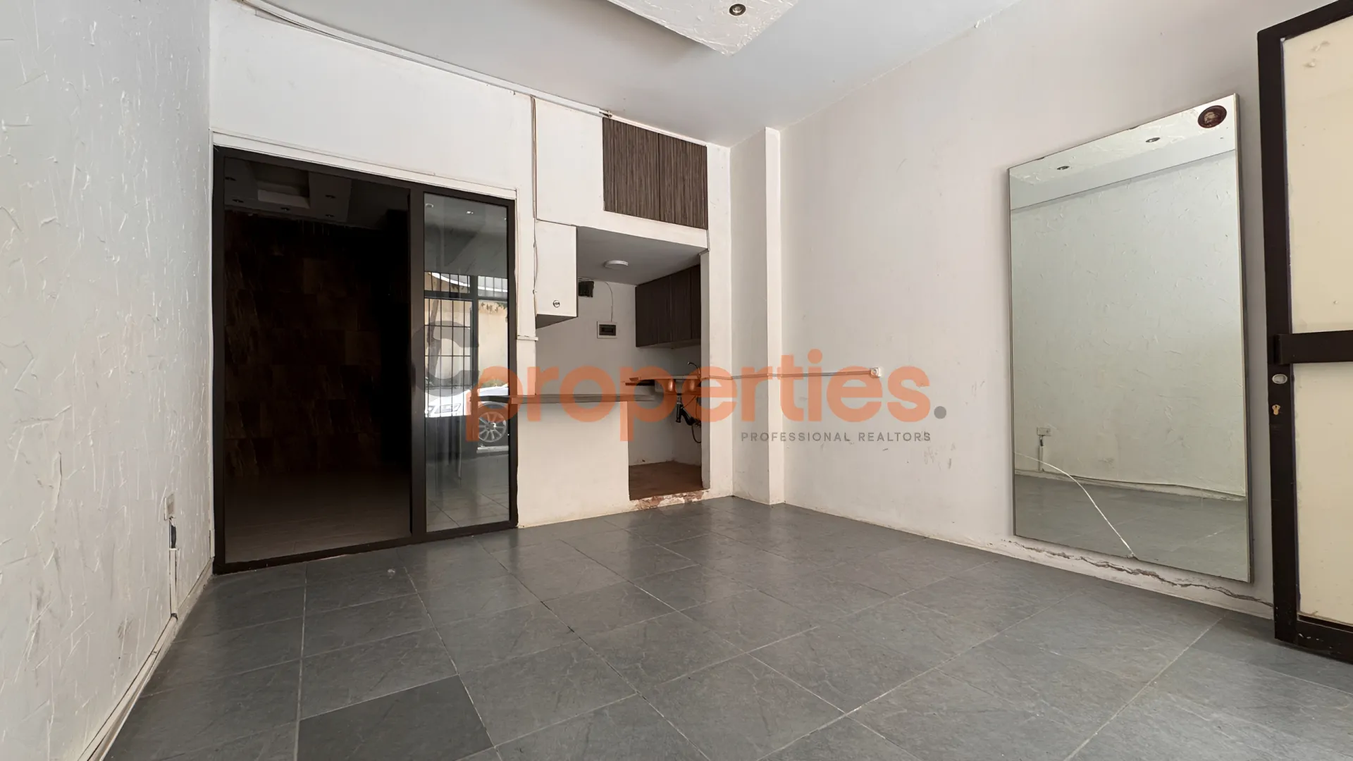 Shop for Rent in Aaoukar