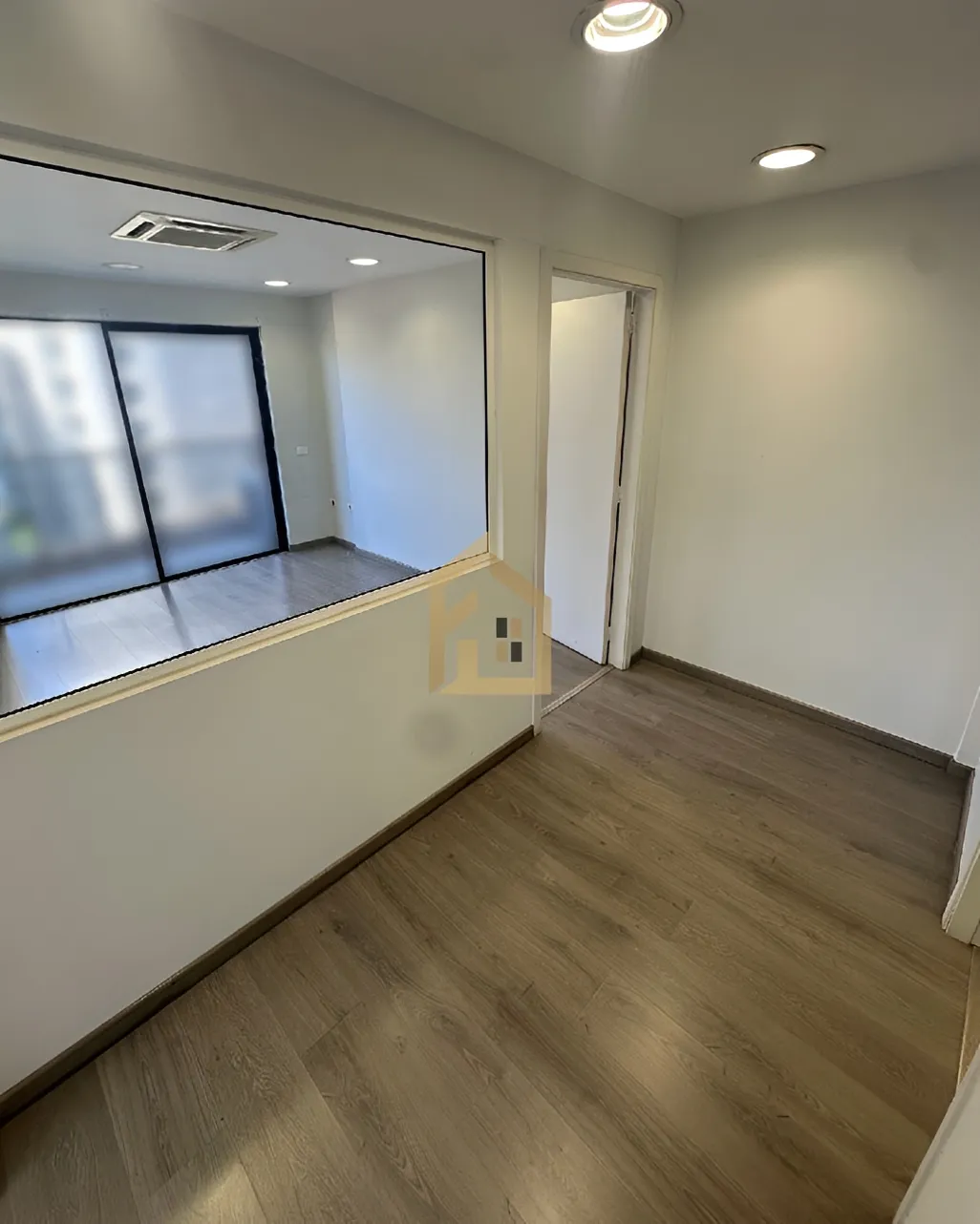 Office for rent in Ain El Mraiseh, Bayrut, Lebanon