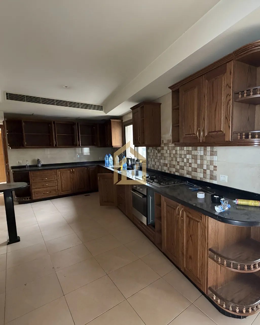 Apartment for rent in Ain El Mraiseh, Bayrut, Lebanon - 4 bed, 5 bath