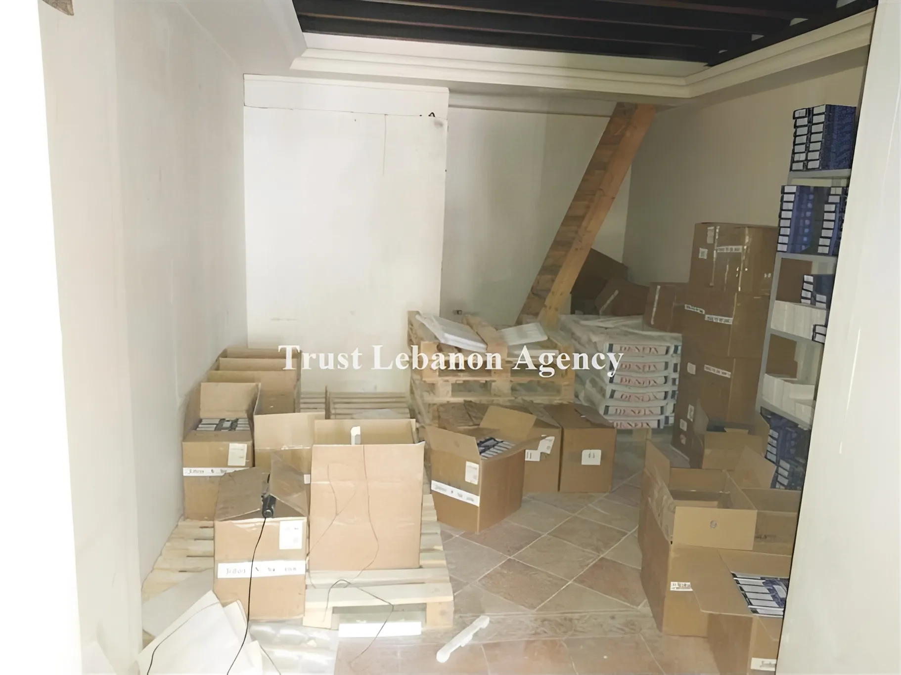 Shop for sale in Metn, Dekweneh