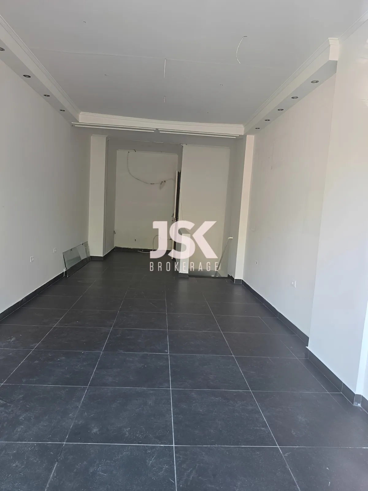 Shop for Rent in Verdun