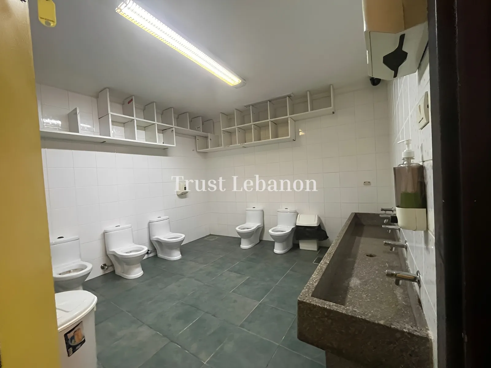 Office for rent in Zikrit