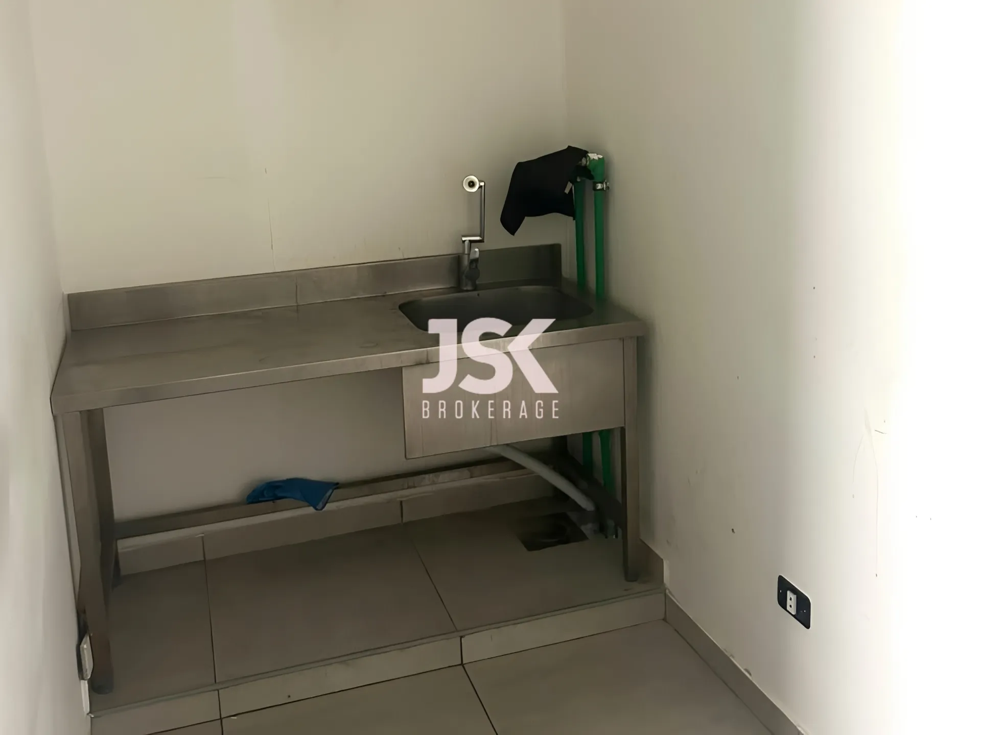 Shop for Rent in Dbayeh