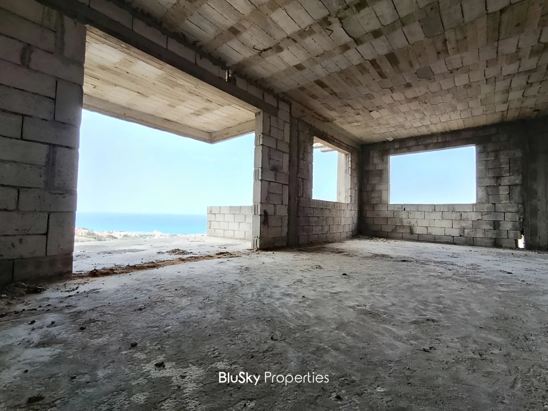 Building for Sale in Edde