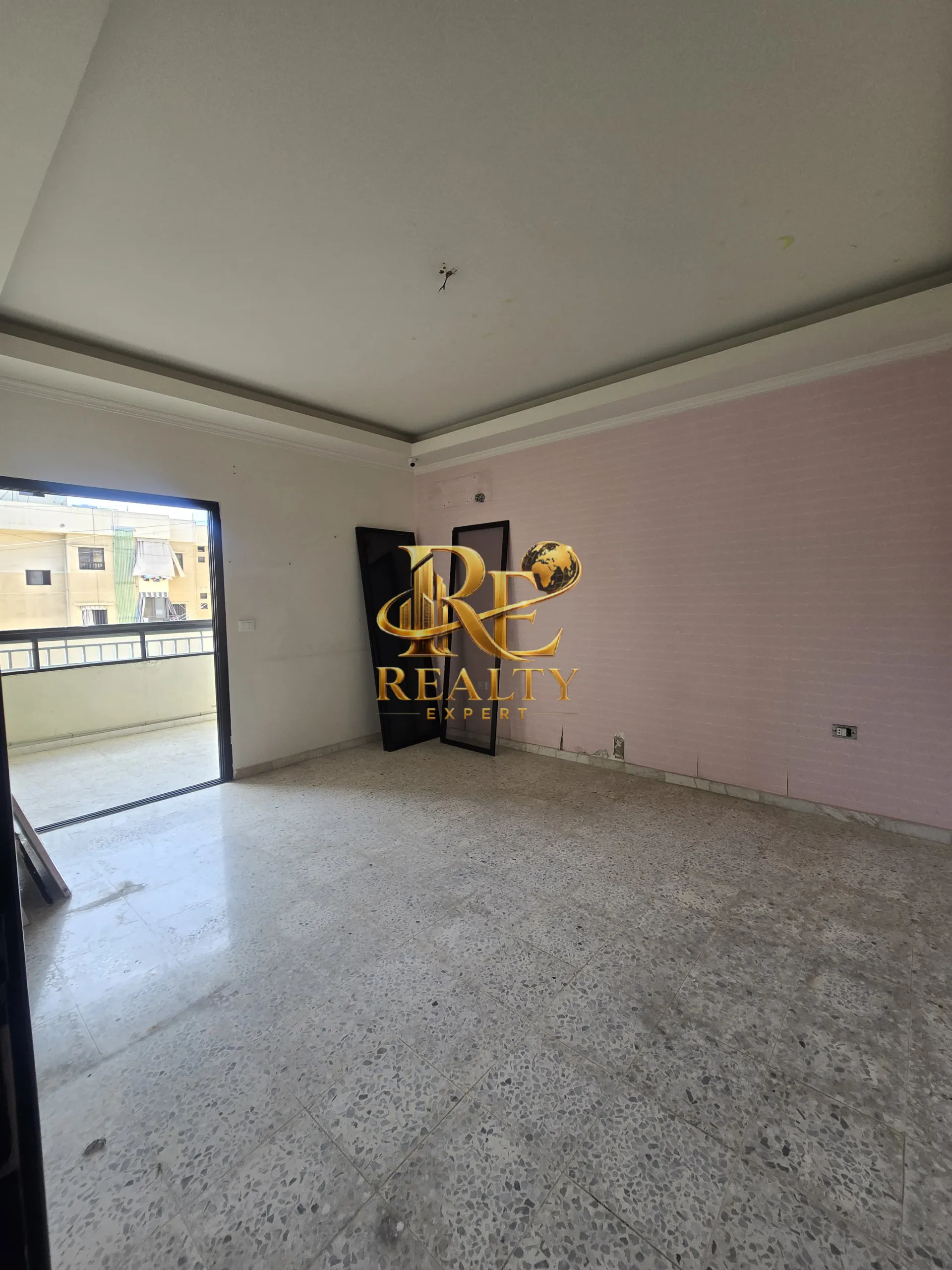 شقة for sale in حدث، لبنان