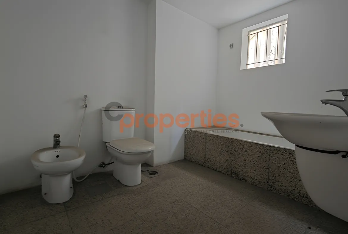 Office for Rent in Forn El Chebbak