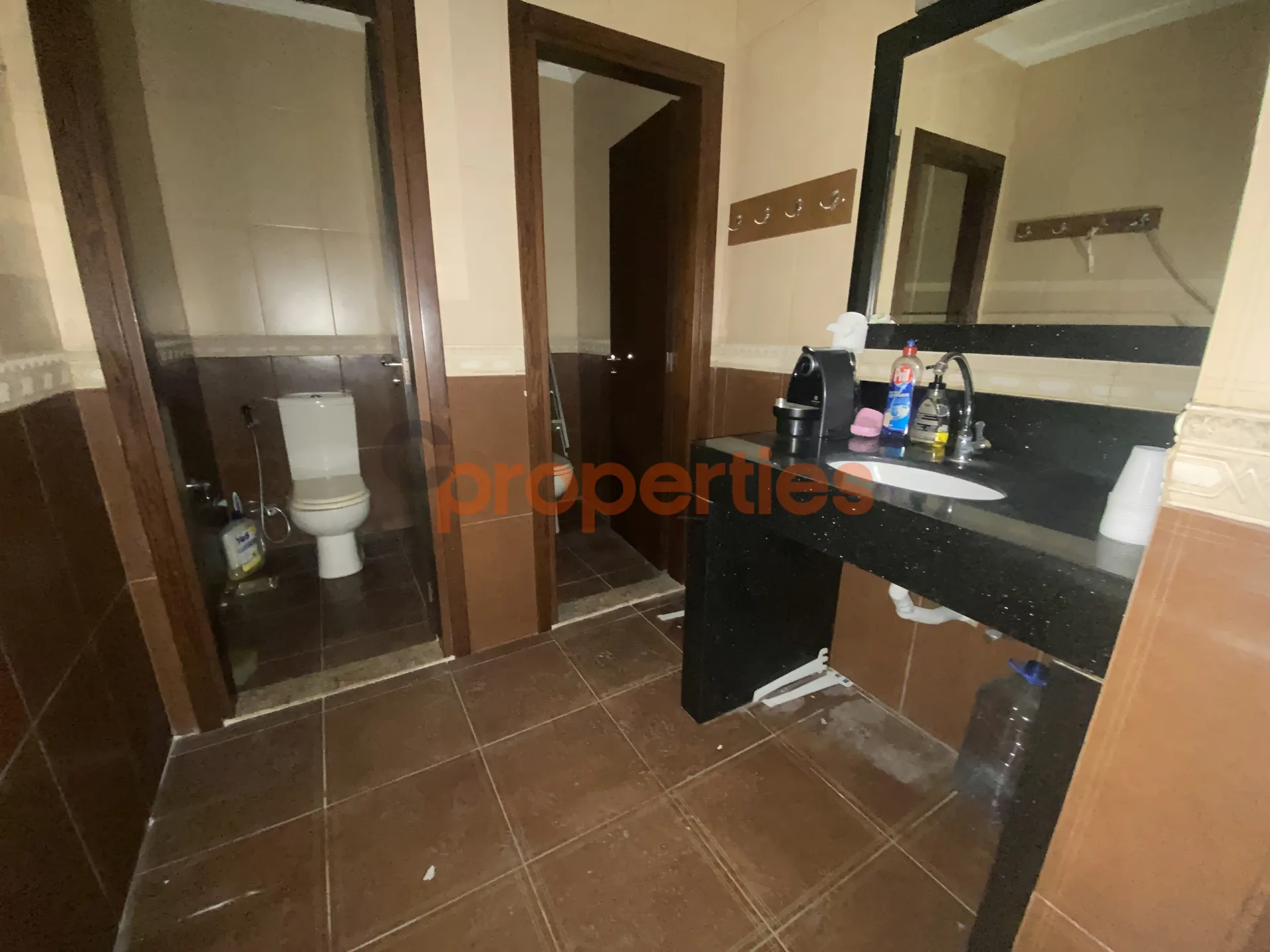 Showroom for Sale in Hazmieh