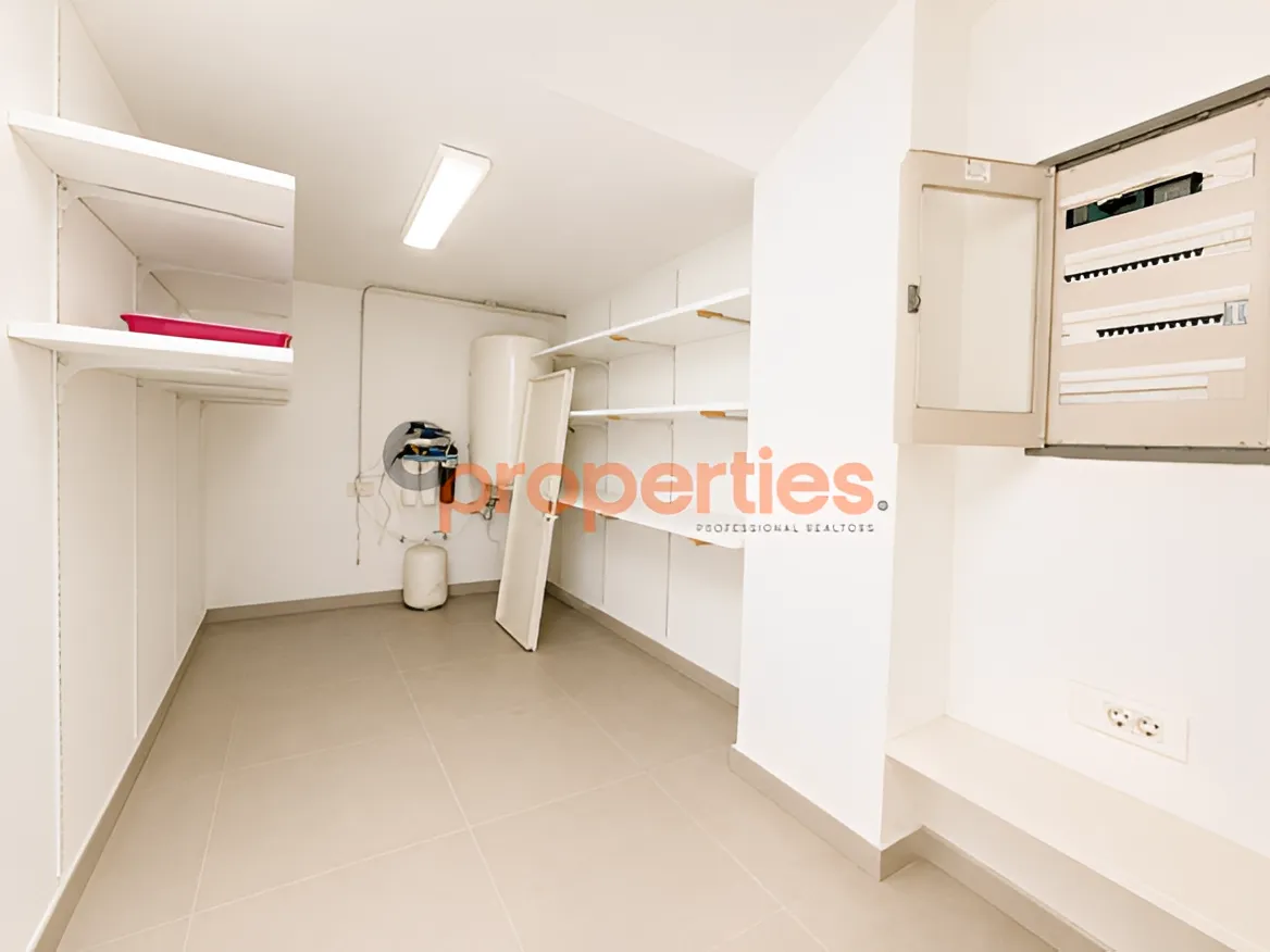 Showroom for Rent in Hamra