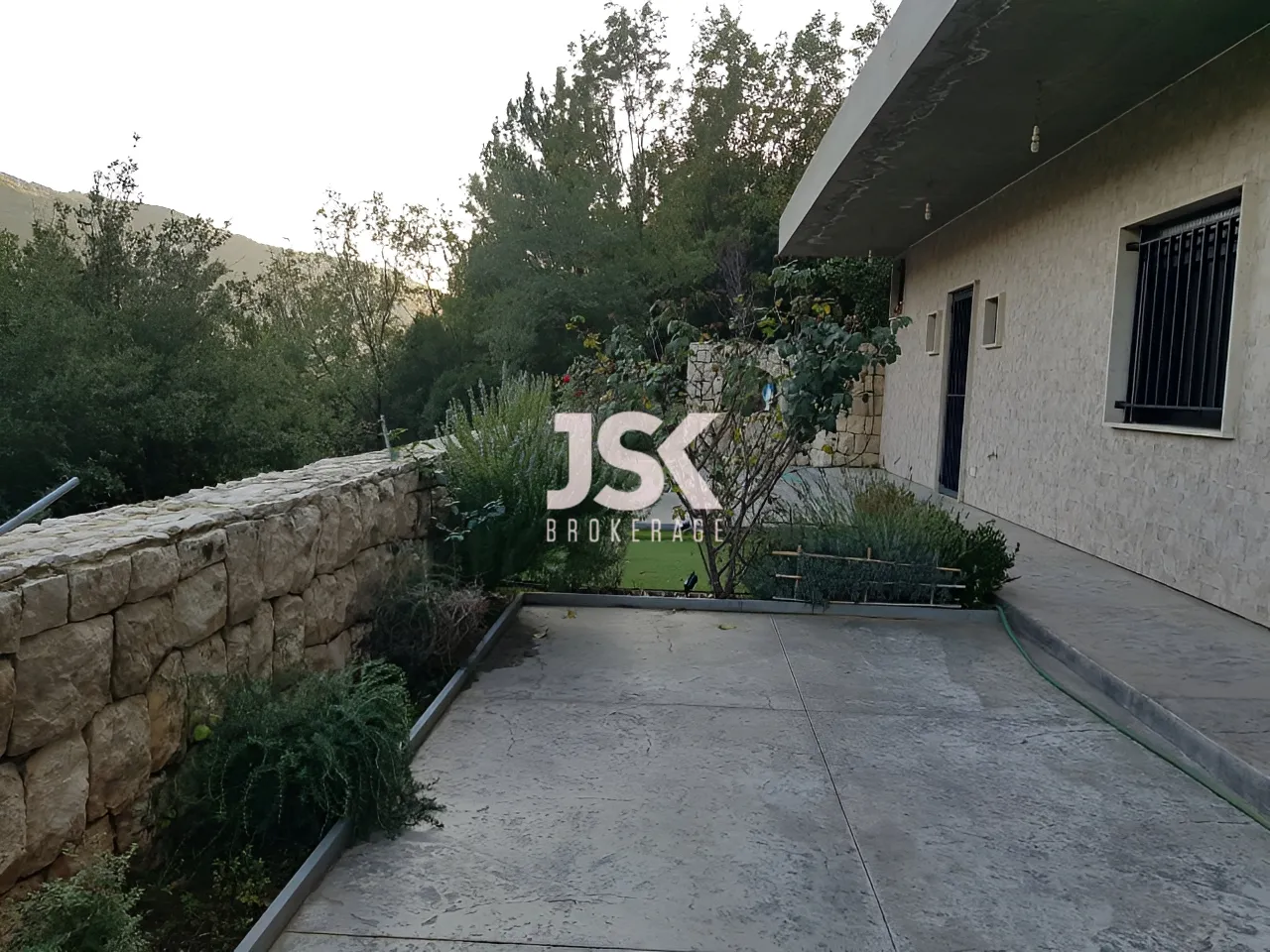 Triplex for sale in Chahtoul
