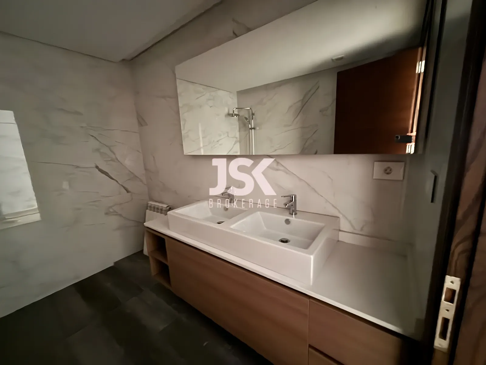 Apartment for Sale in Cornet Chahwan