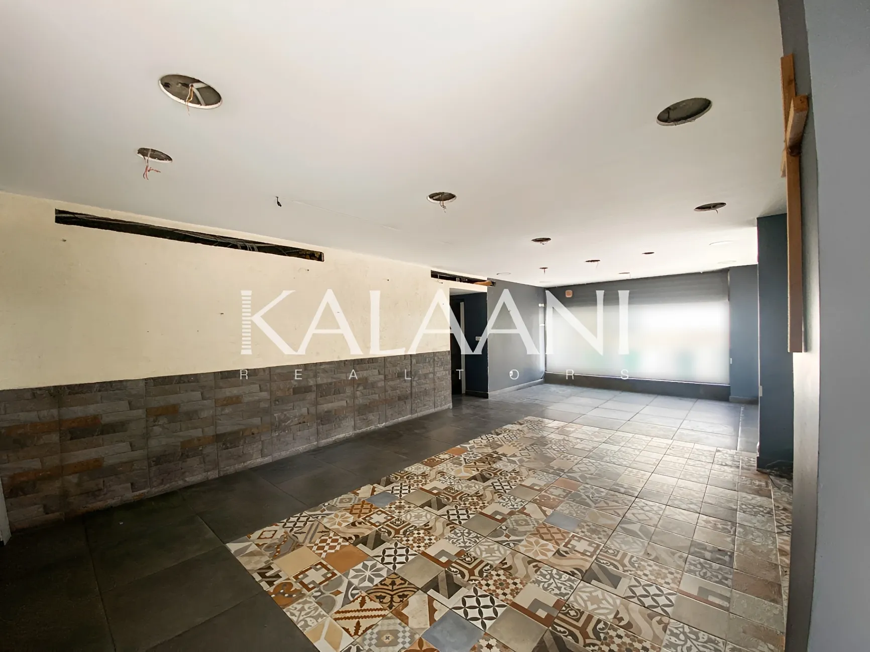 Showroom for rent in Kfar Hbab, Lebanon