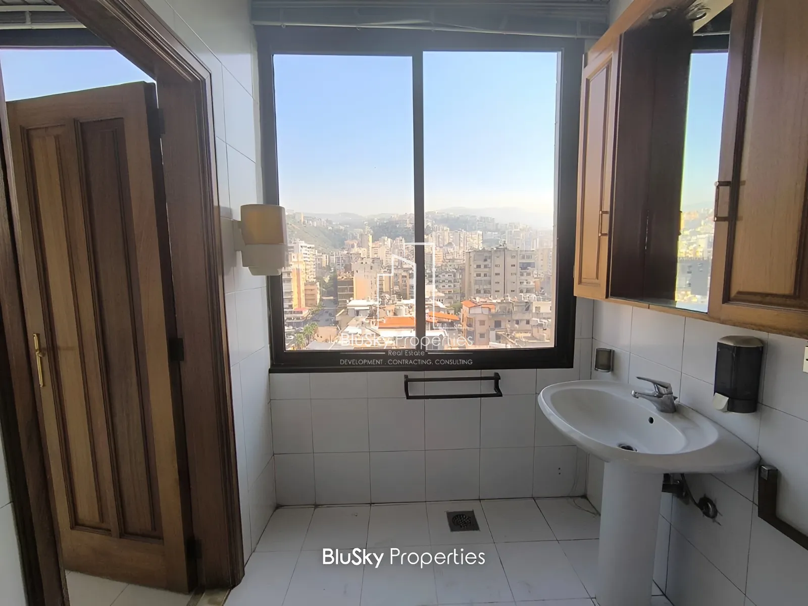 Office for sale in Zalka