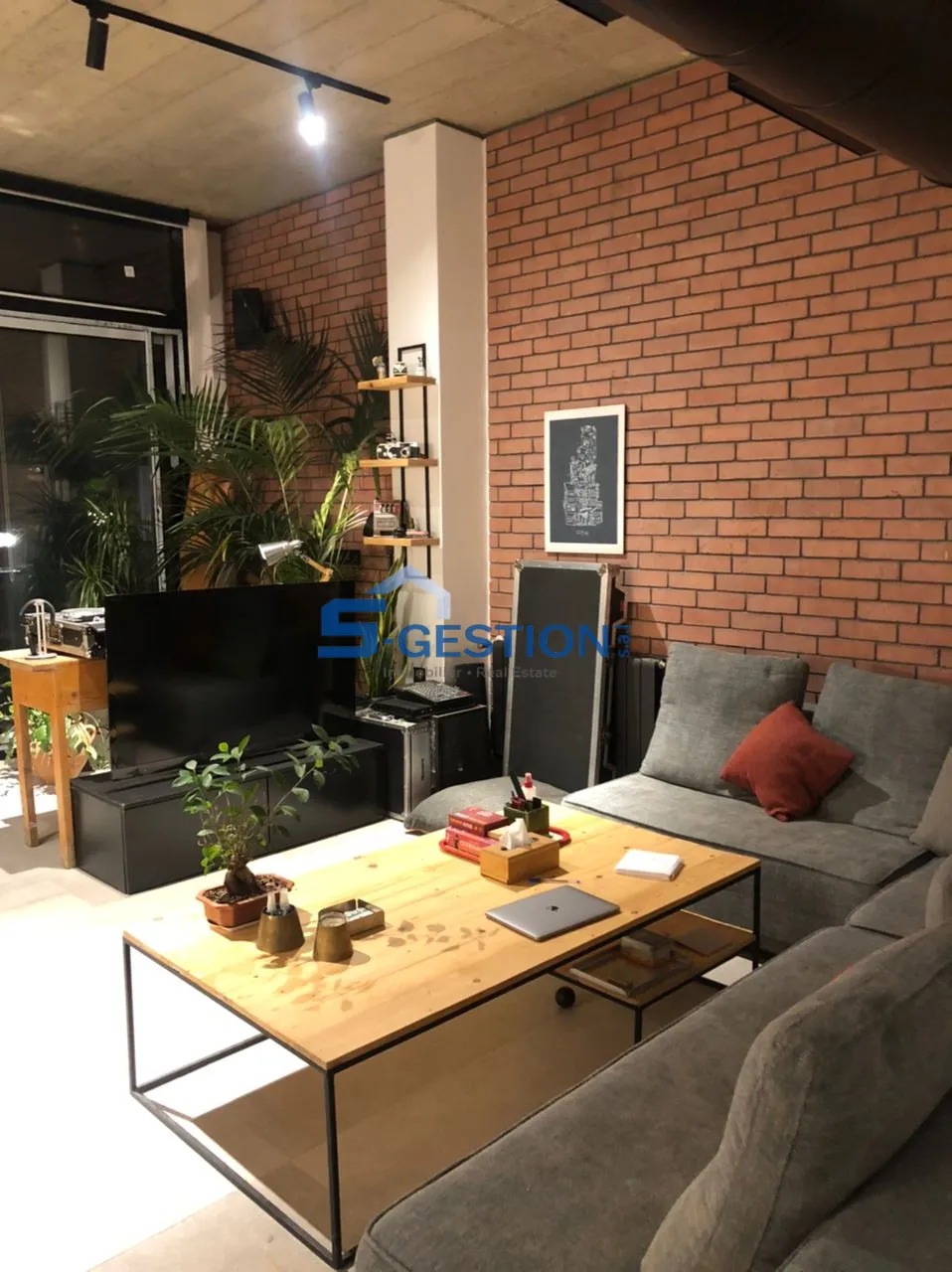 Apartment for Rent in Achrafieh - 1 bed, 2 bath