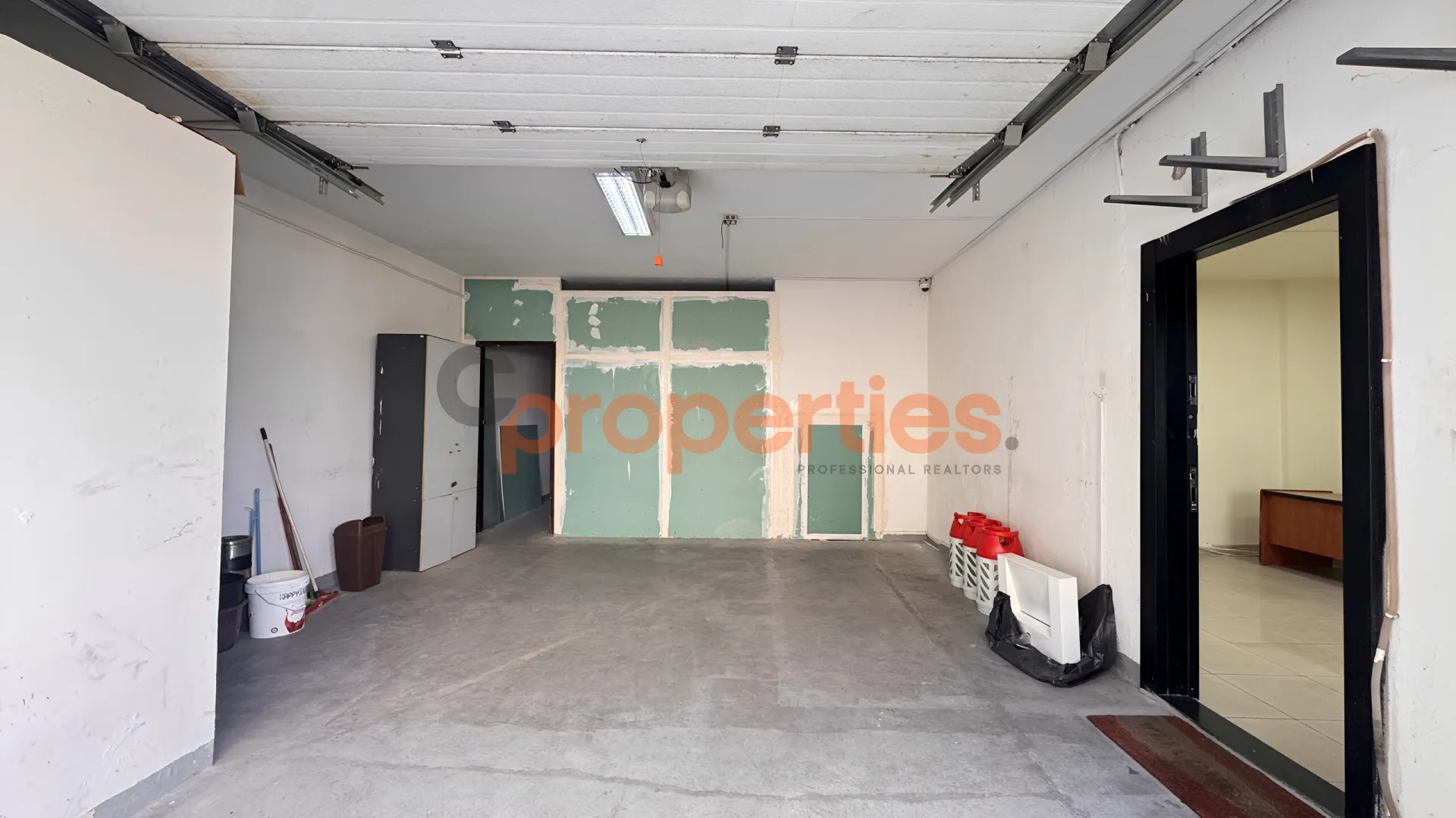 Warehouse for Rent in Aaoukar