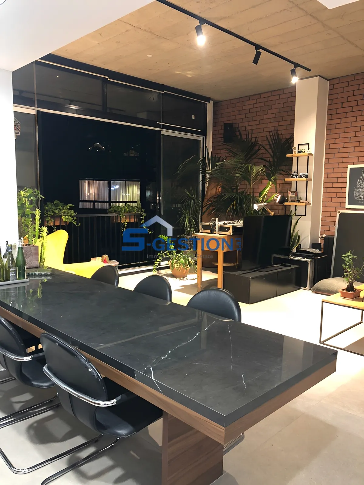 Apartment for Rent in Achrafieh - 1 bed, 2 bath
