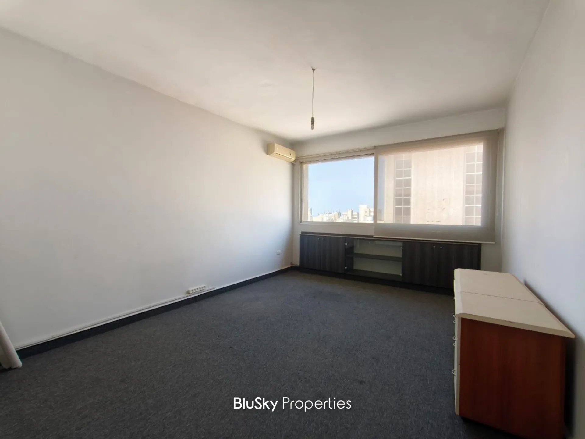 Office for rent in Horch tabet, lebanon