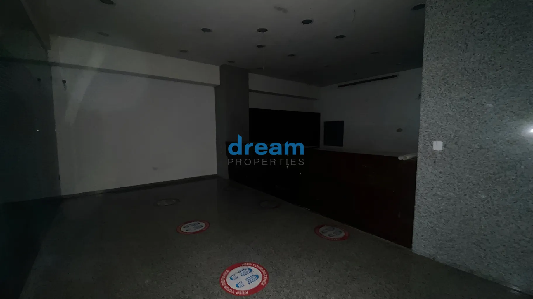 Showroom for rent in Horch Tabet