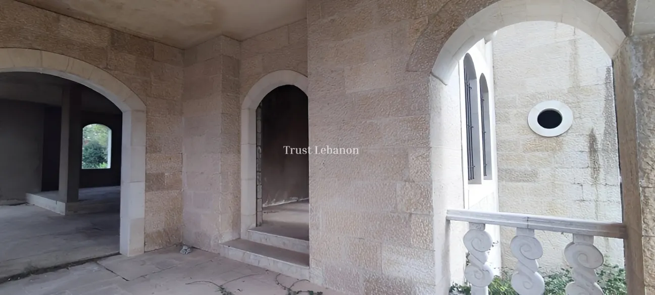Villa for sale in Aley, Lebanon - 8 bed, 10 bath