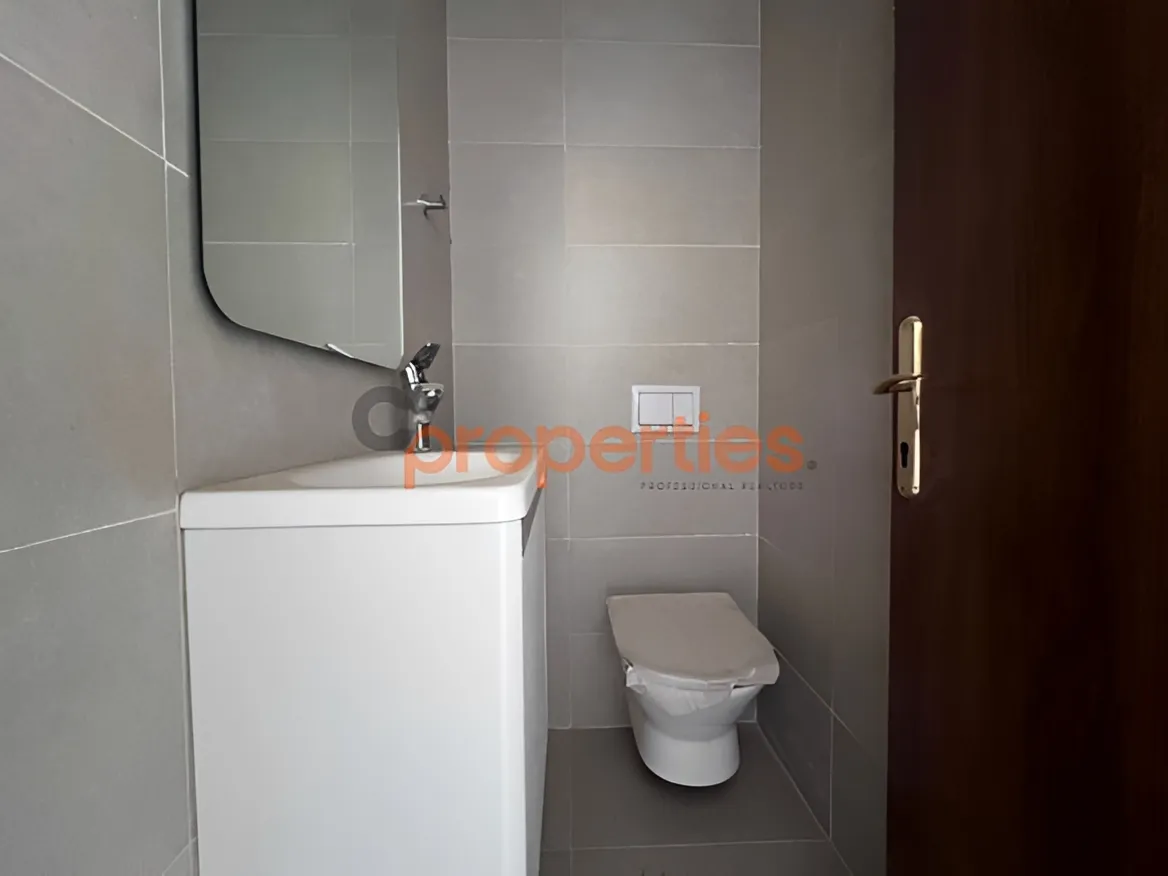 Office for Sale in Dekwaneh