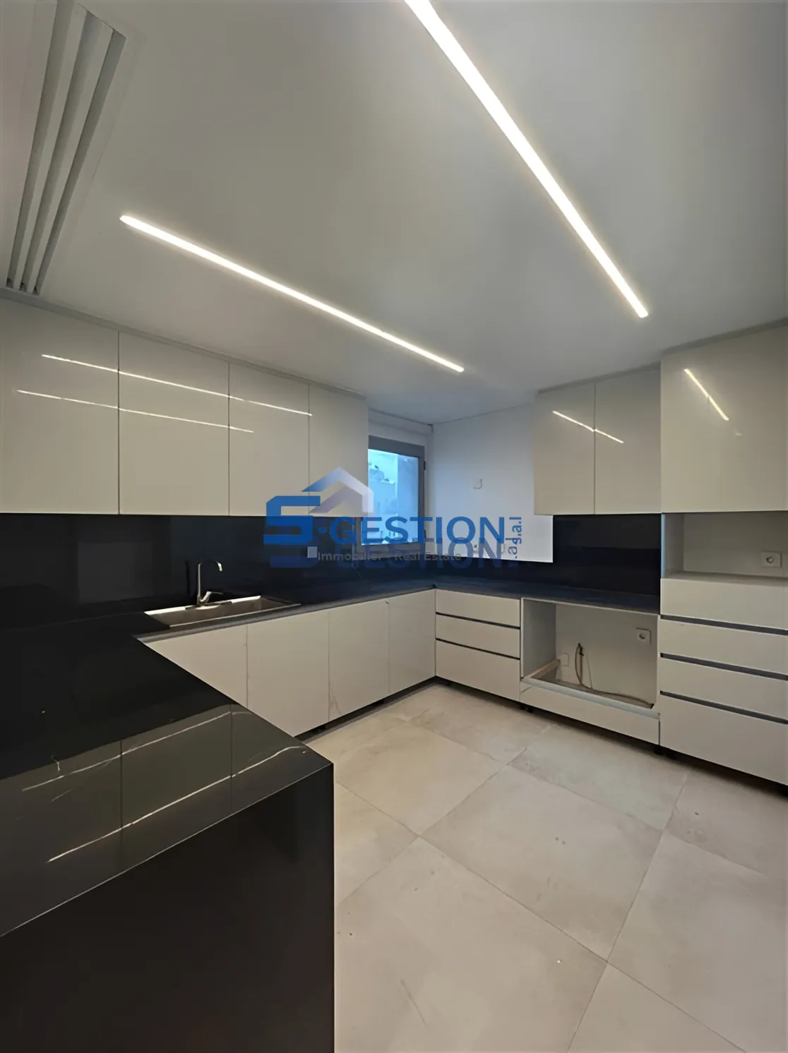Apartment for Sale in Achrafieh - 3 bed, 4 bath