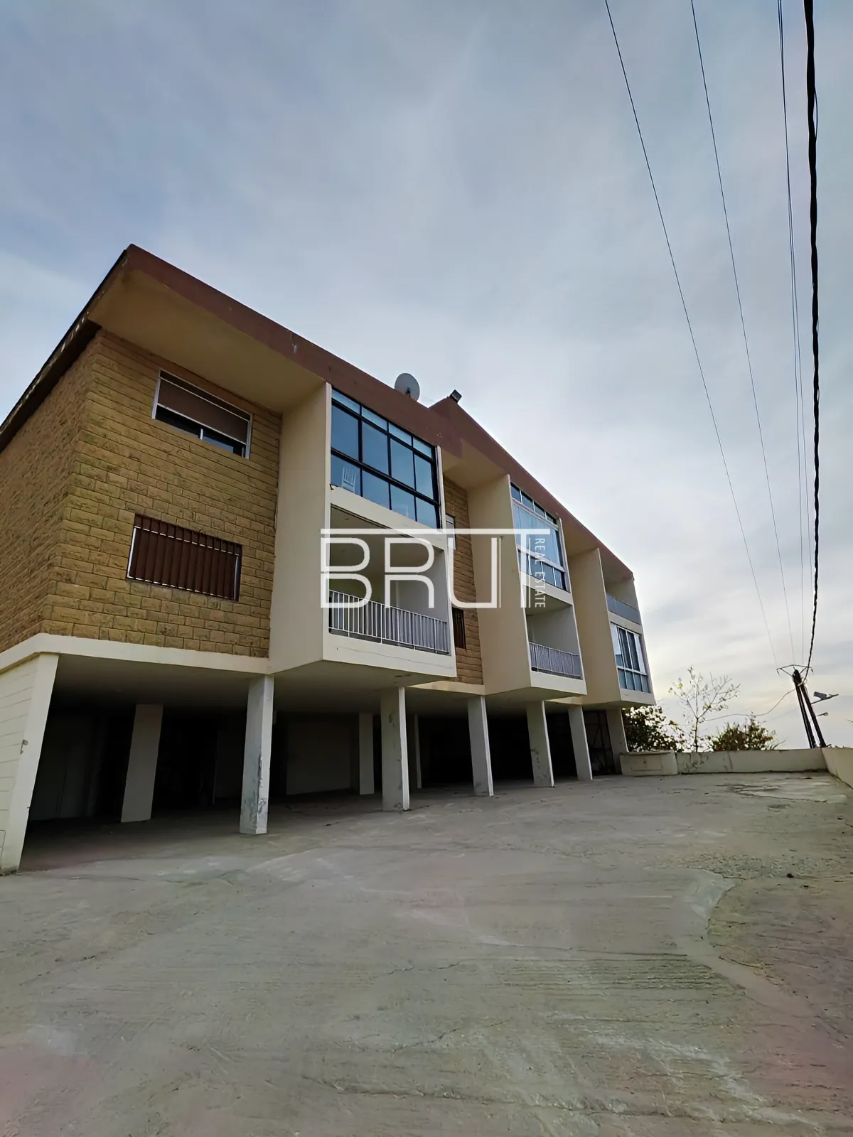 Chalet for Sale in Kfardebian