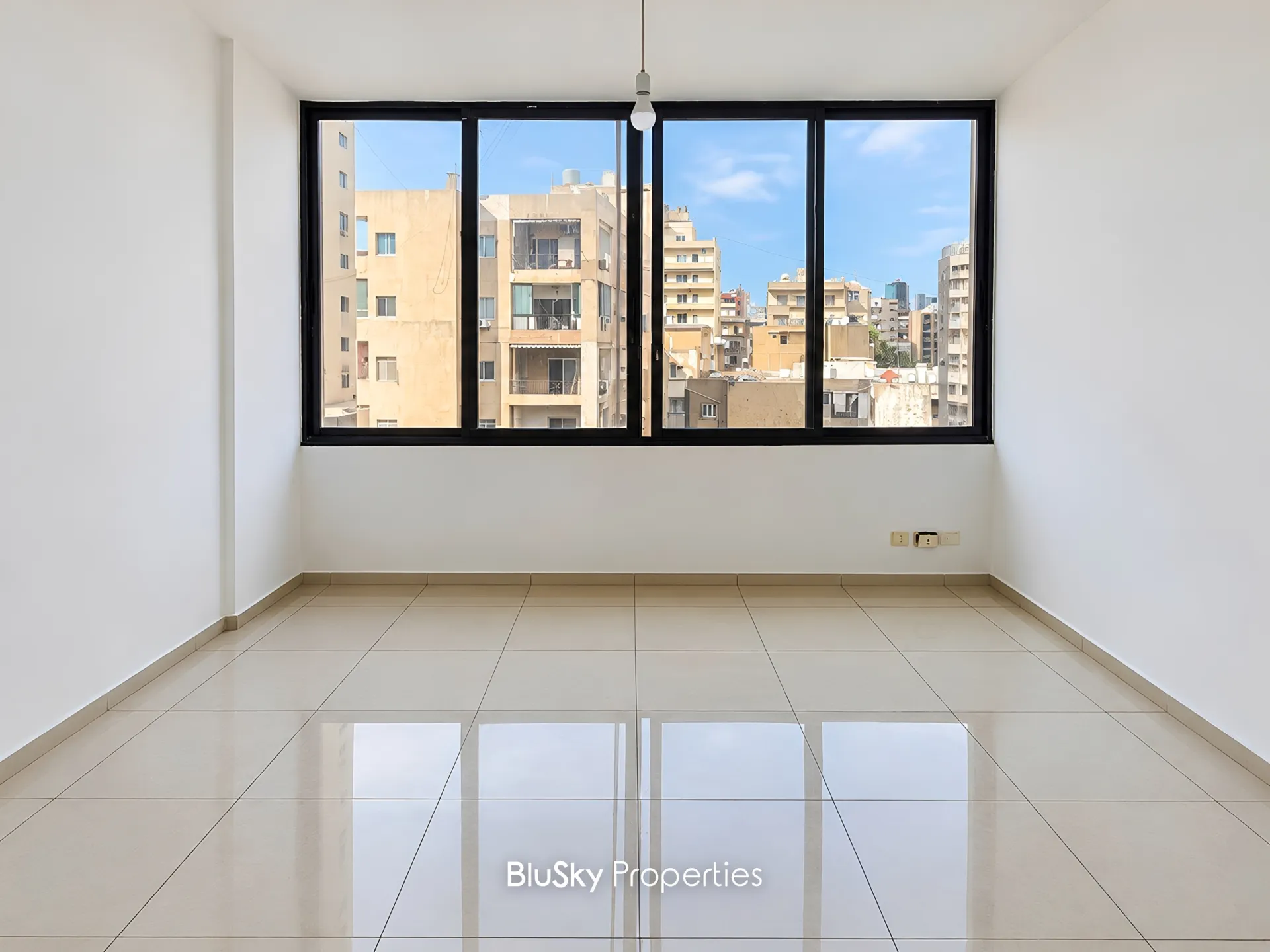 Office for rent in Ain El Remmaneh