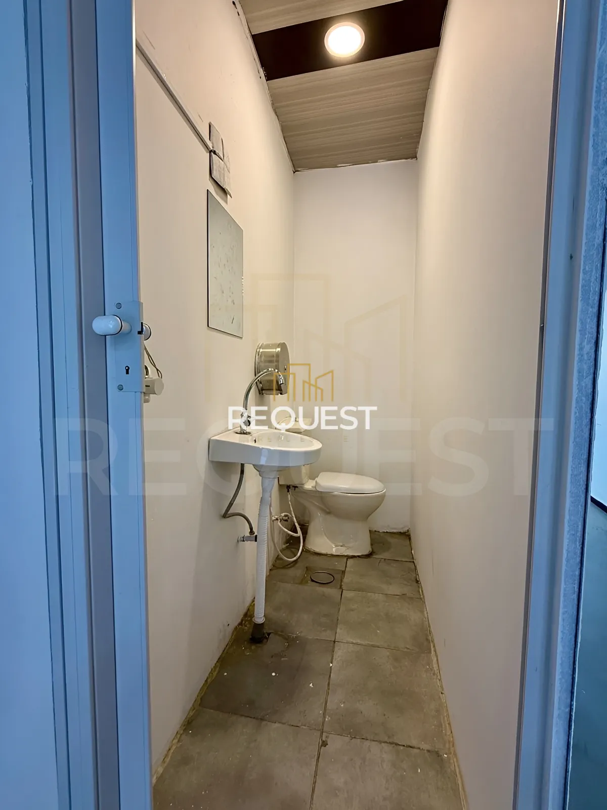 Shop for rent in Fassouh, achrafieh, lebanon