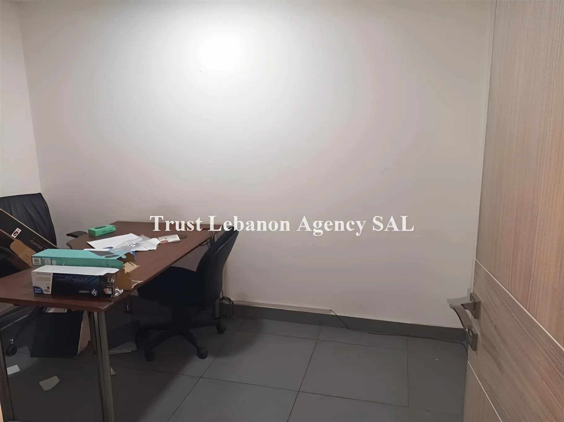 Office for rent in Beirut, Jnah