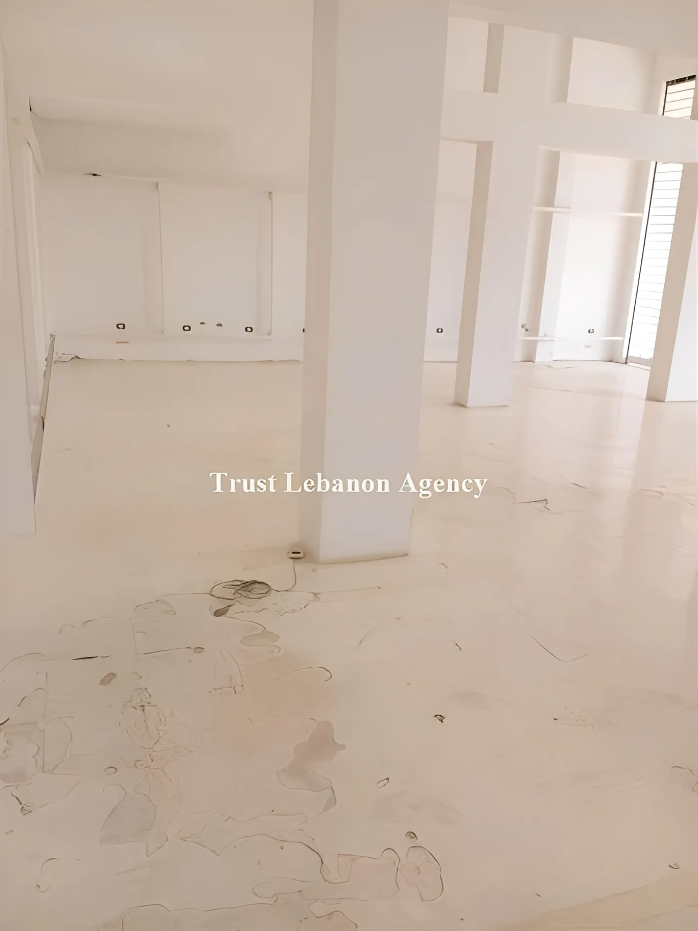 Commercial Property For Rent in Metn, Horsh Tabet