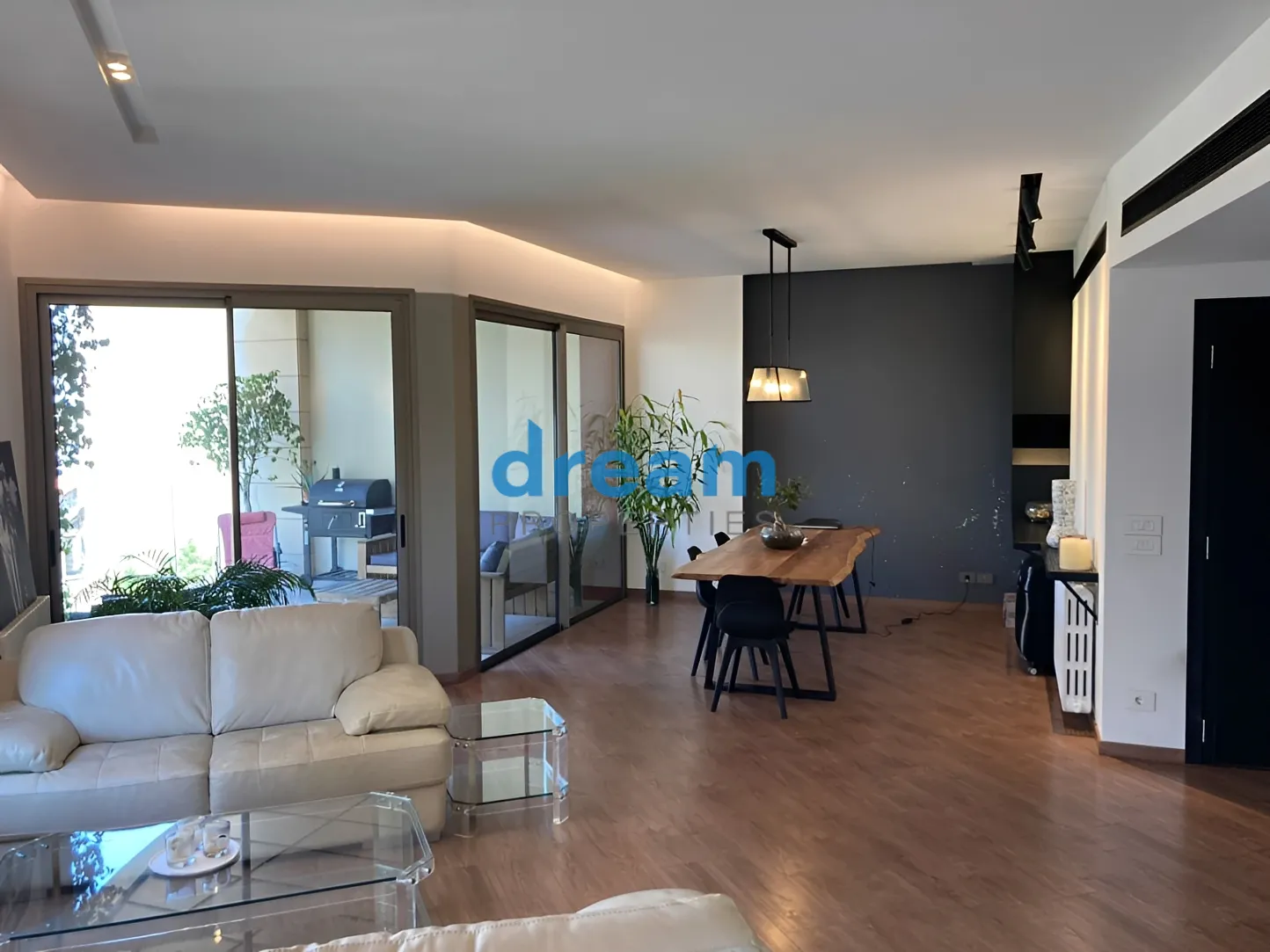 Apartment for rent in Achrafieh, Beirut, Lebanon - 3 bed, 3 bath