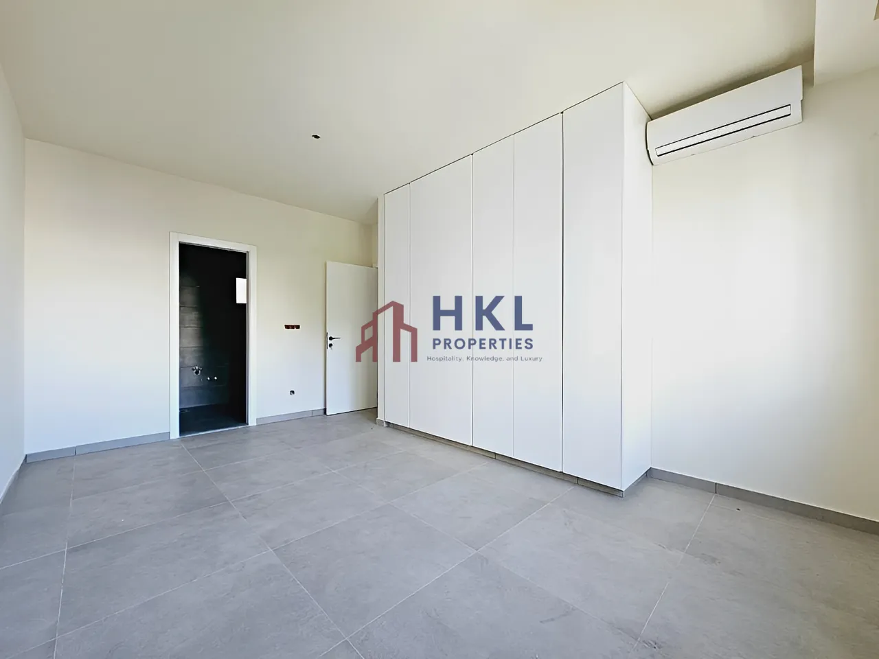 Apartment for rent in Achrafieh, Beirut, Lebanon - 3 bed, 4 bath
