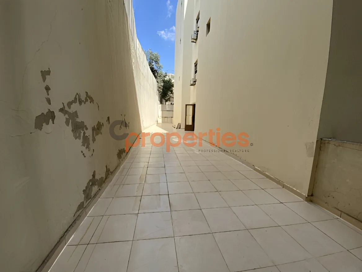 Showroom for Rent in Hazmieh