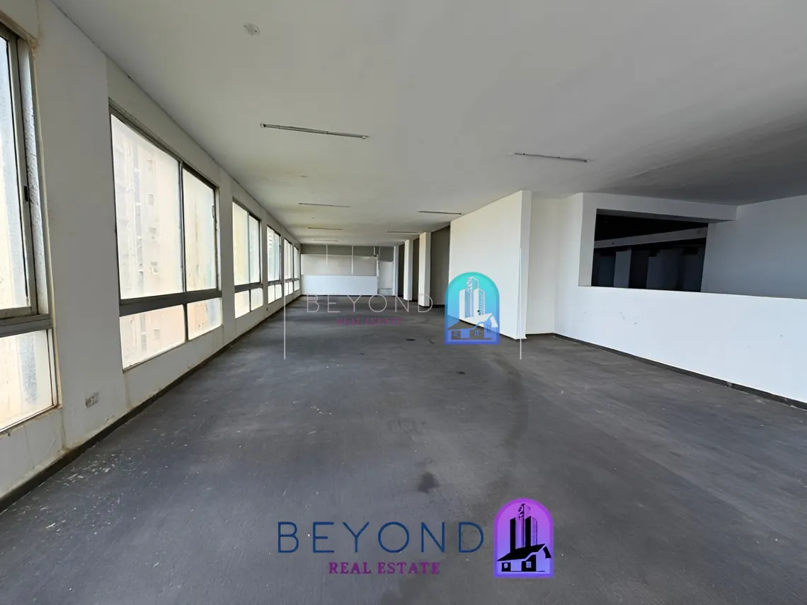 Warehouse for rent in Ramlet El Baida, Bayrut, Lebanon