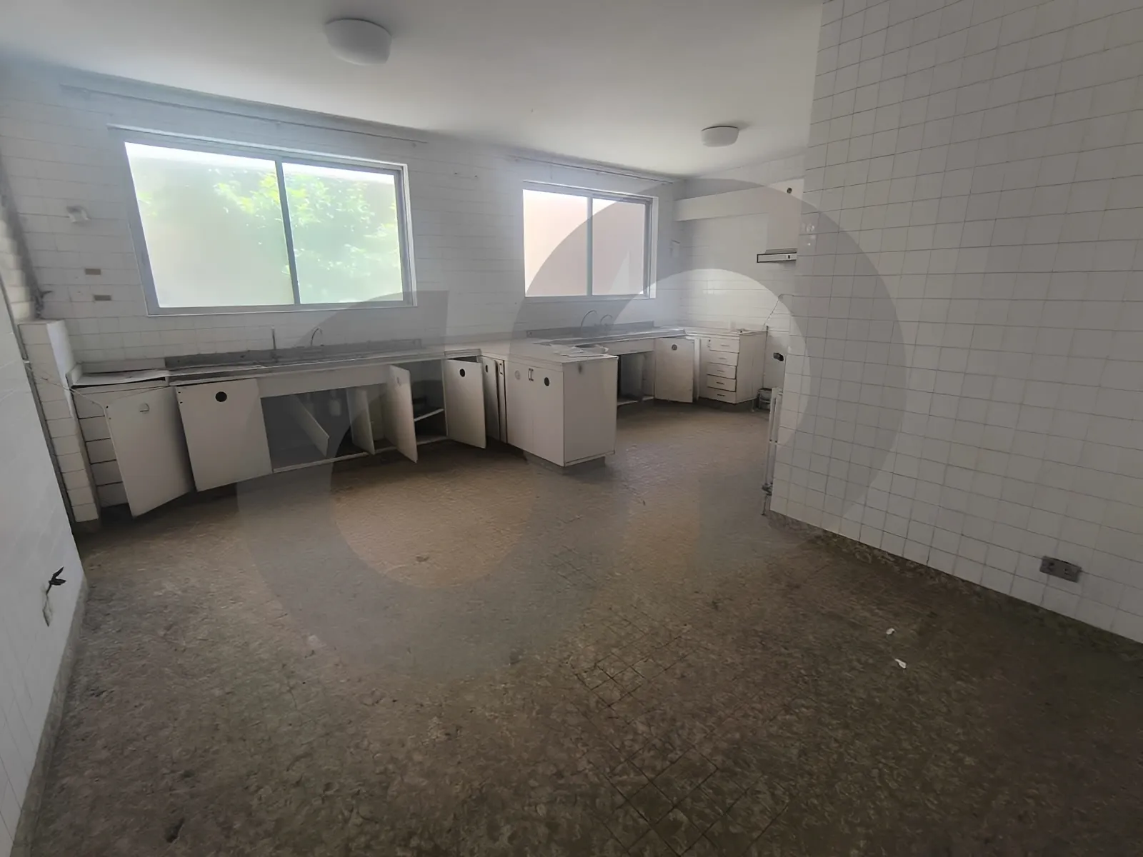 Apartment for Sale in Ain Al Mraiseh - 4 bed, 5 bath