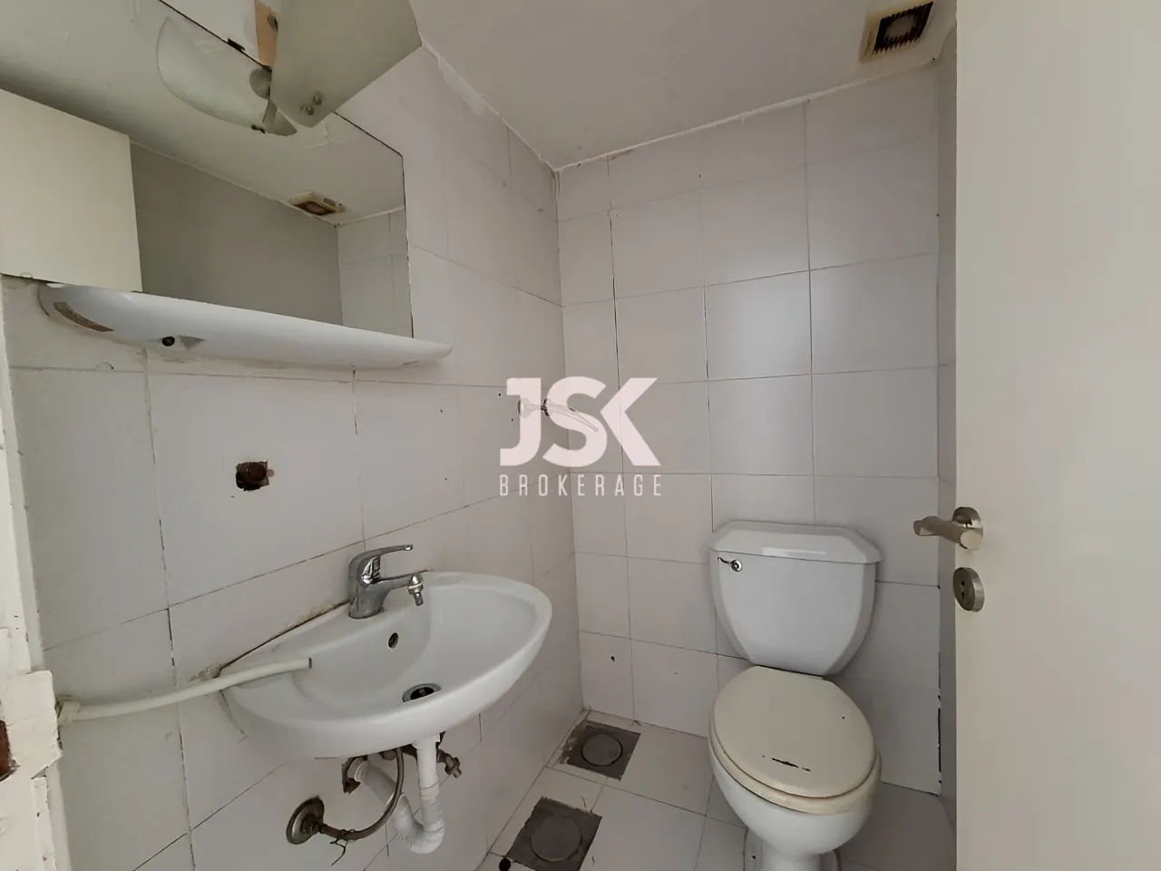 Commercial for rent in Adma w Dafnah
