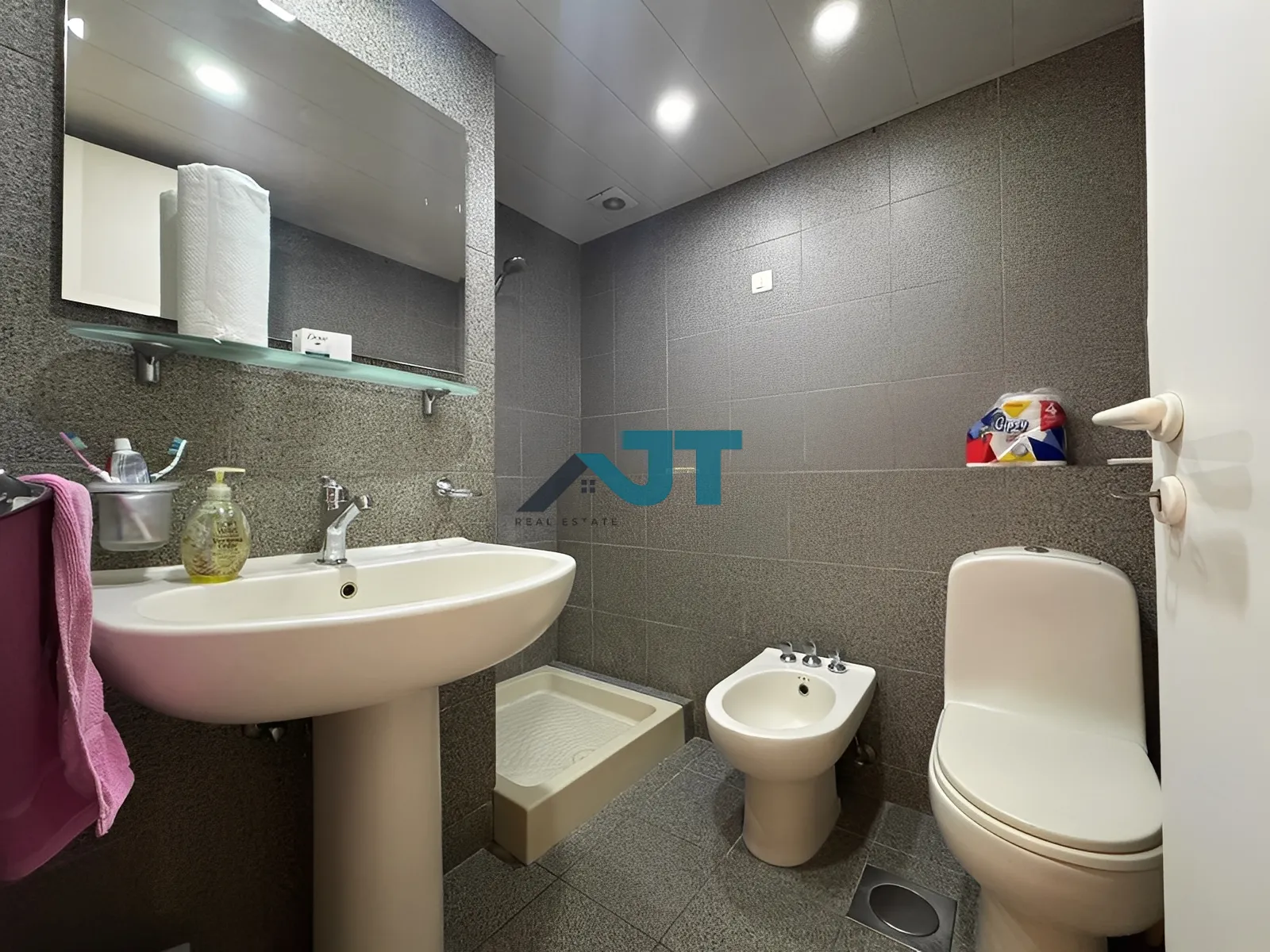 Apartment for Rent in Caree d'or, achrafieh