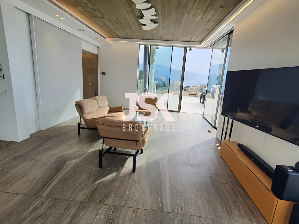 Penthouse for Sale in Adma w Dafnah