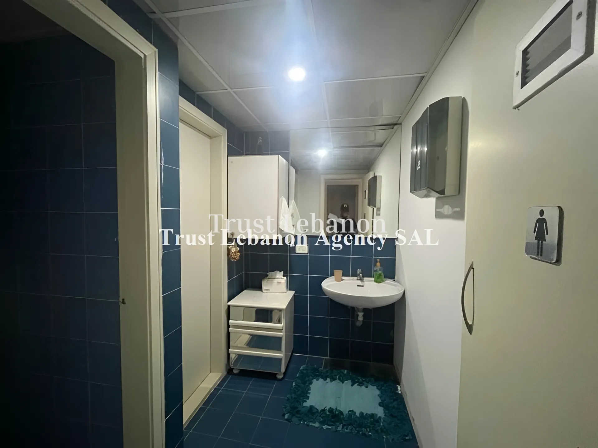 Warehouse for rent in Bsalim