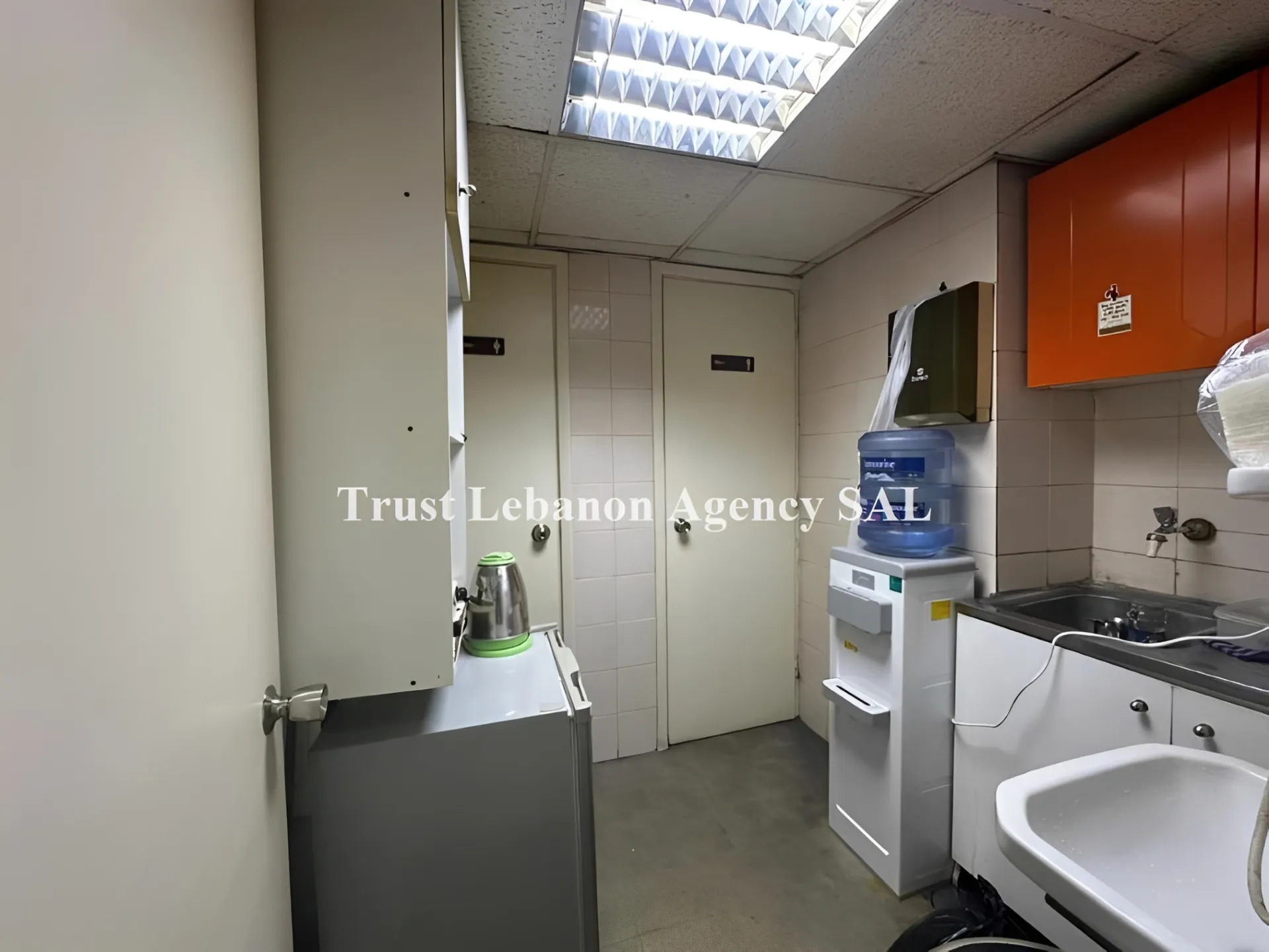 Office for rent in Metn, Dawra