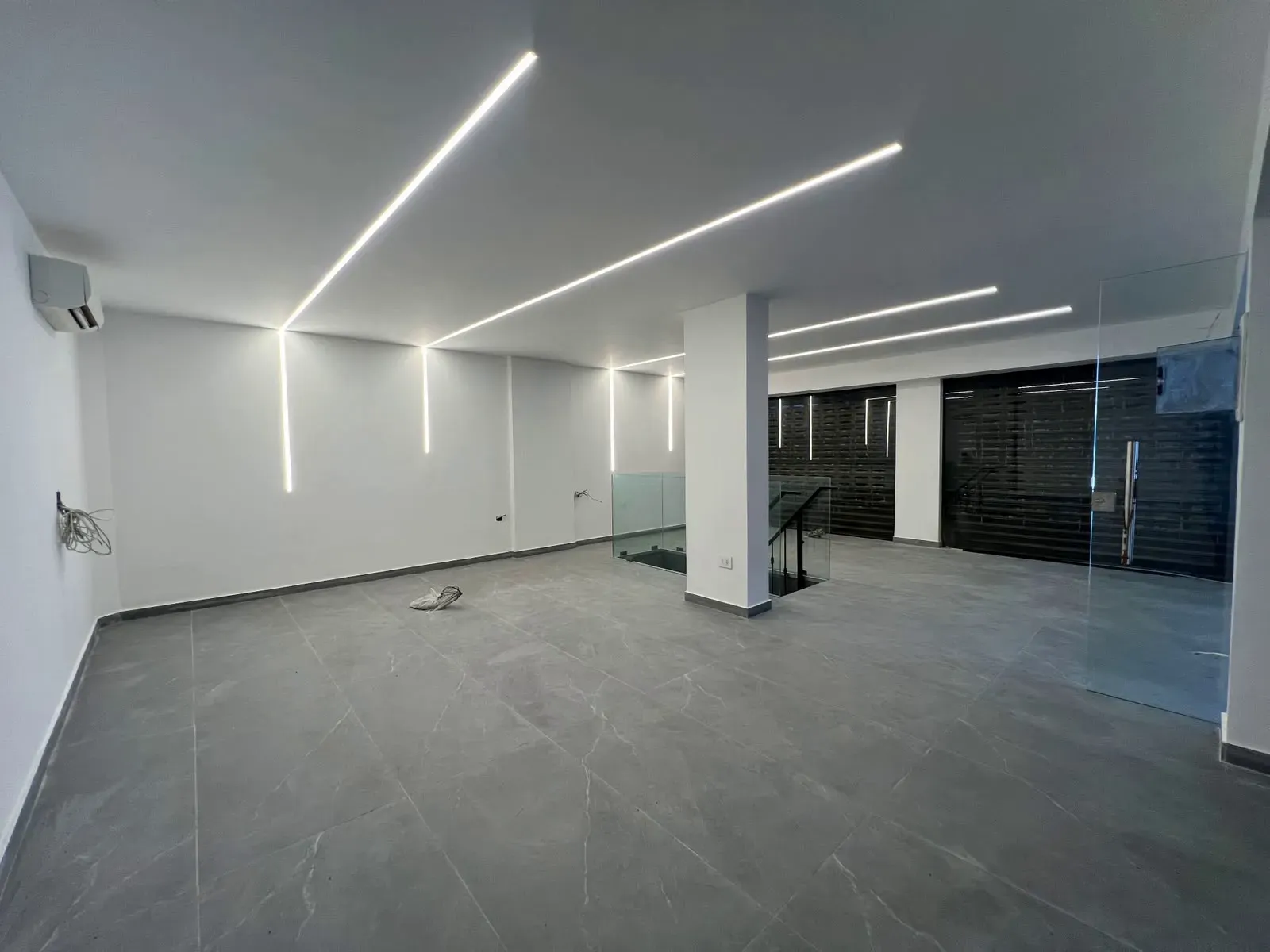 Office for rent in Adonis